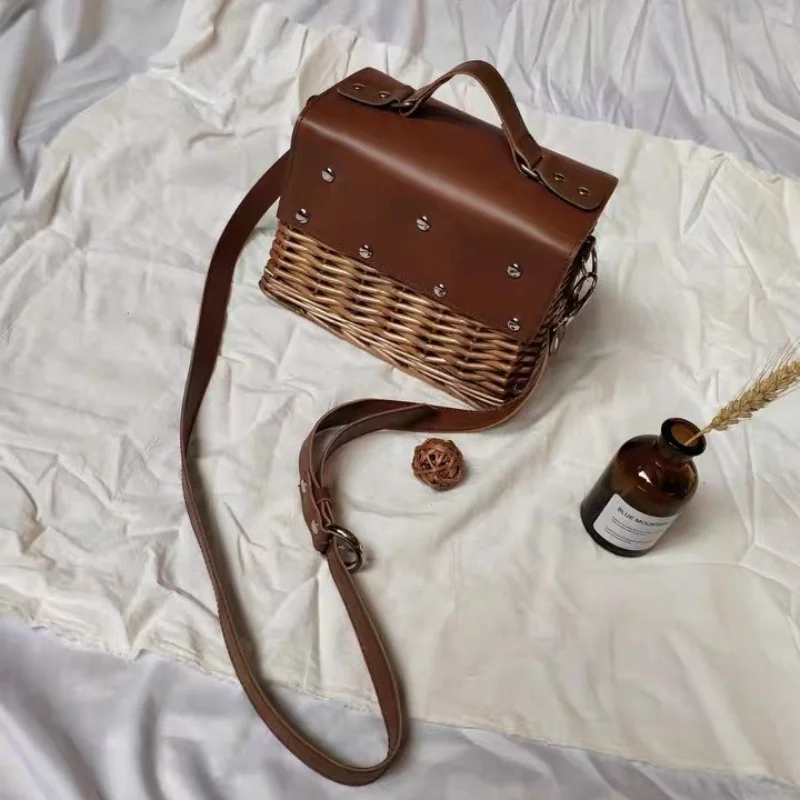 Retro rattan kintted oco bolsa feminina 2025 verão viagem praia saco de palha marrom saco tecido à mão aleta ombro crossbody saco