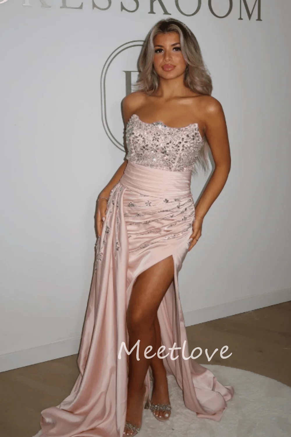 Meetlove 2024 Customized Sheanth Strapless Sleeveless Pleated Beaded High Side Slit Floor Length Prom Dress Evening Dress