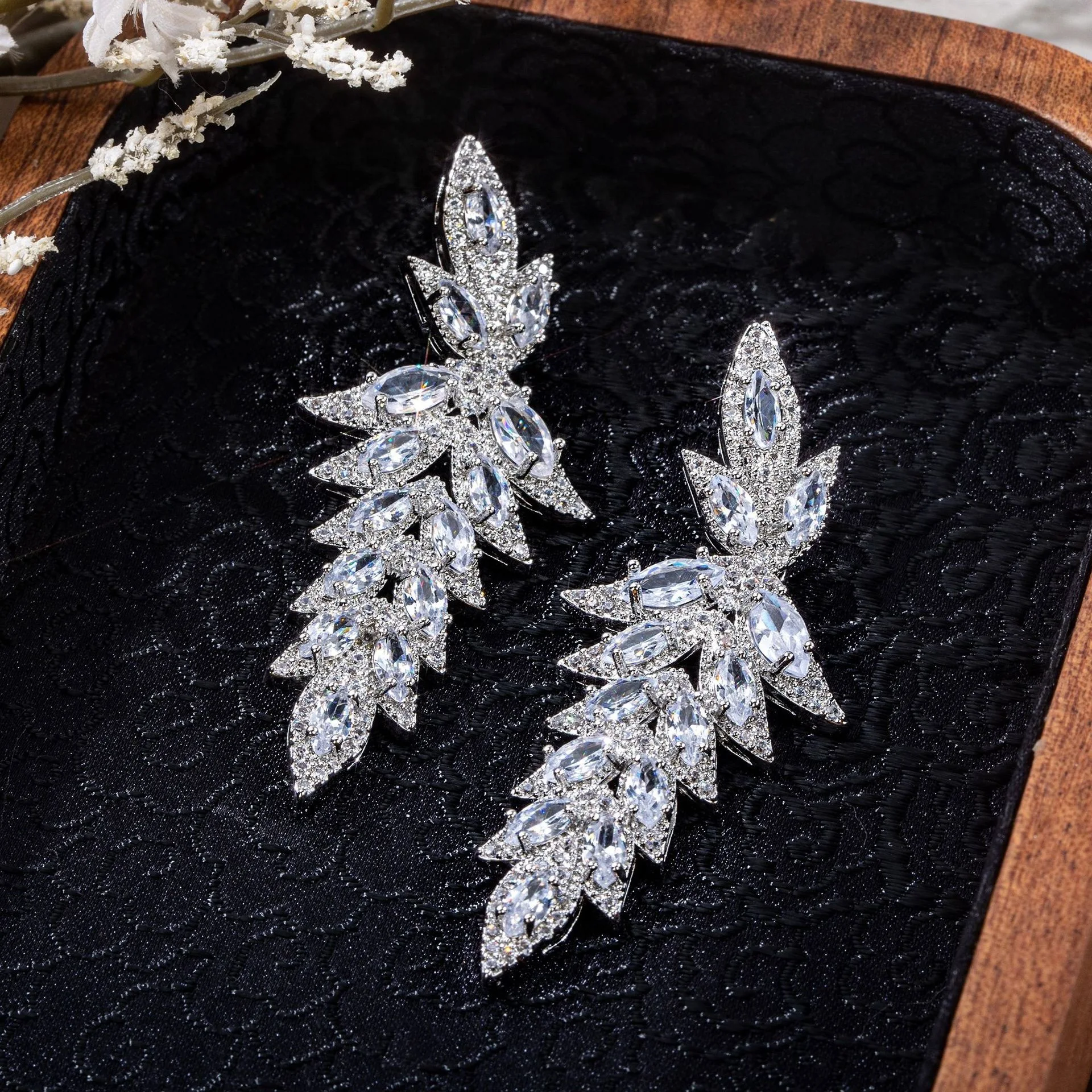 New rhinestone flower earrings exaggerated dinner party super flash earrings jewelry jewelry women's earrings
