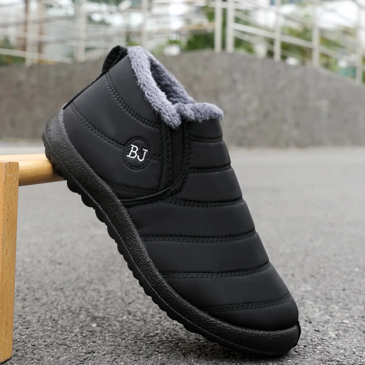 Herren-Slip-On-Stiefeletten: stilvolle, bequeme Winterstiefeletten, die warm, trendig, klassisch und vielseitig sind. – Detail 6