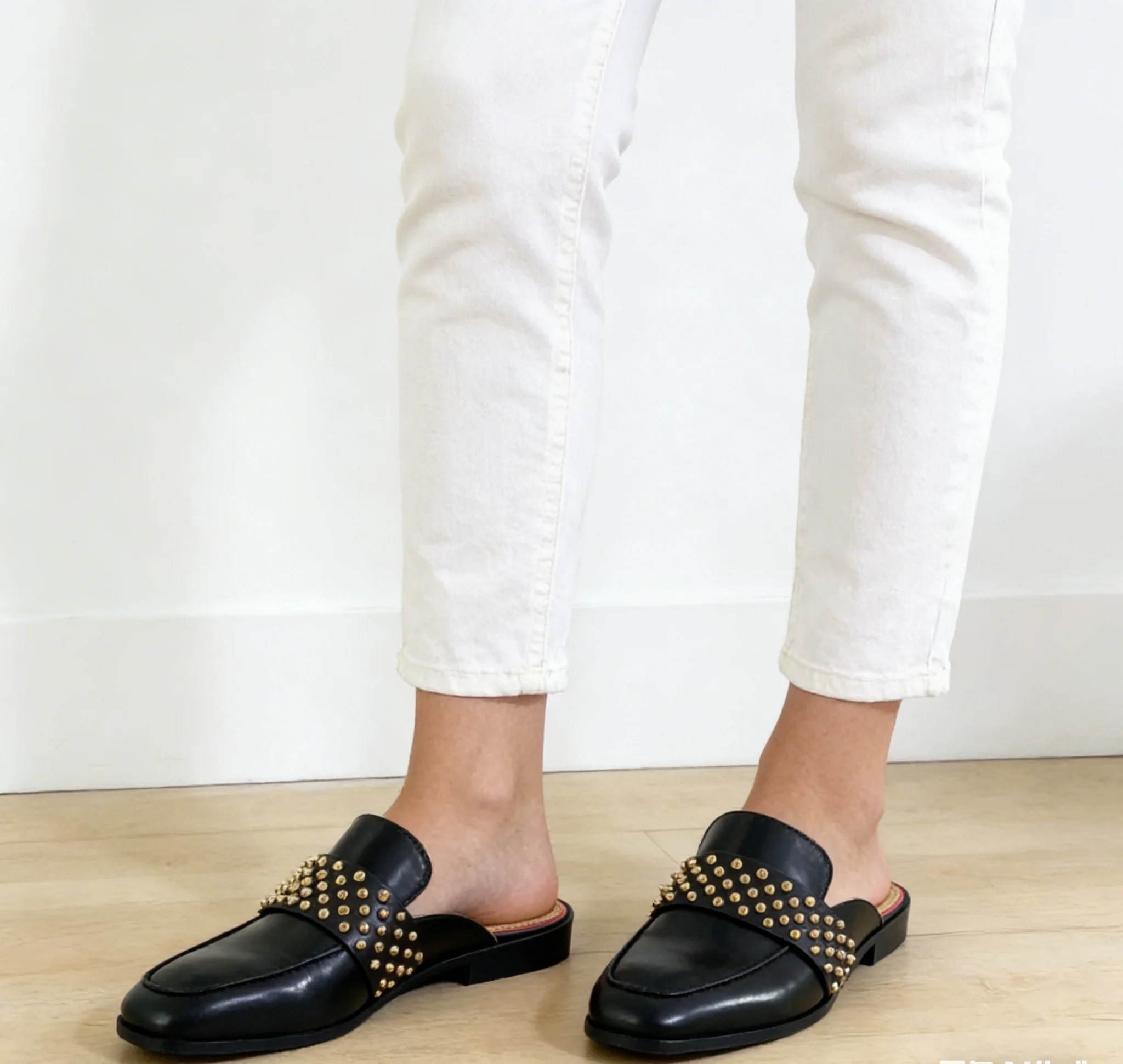 

Round Toe Red Sole Mules Male Sandals Chunky Low Heels Leisure Summer Gold Rivets Decorate Black Patent Leather Men's Slippers