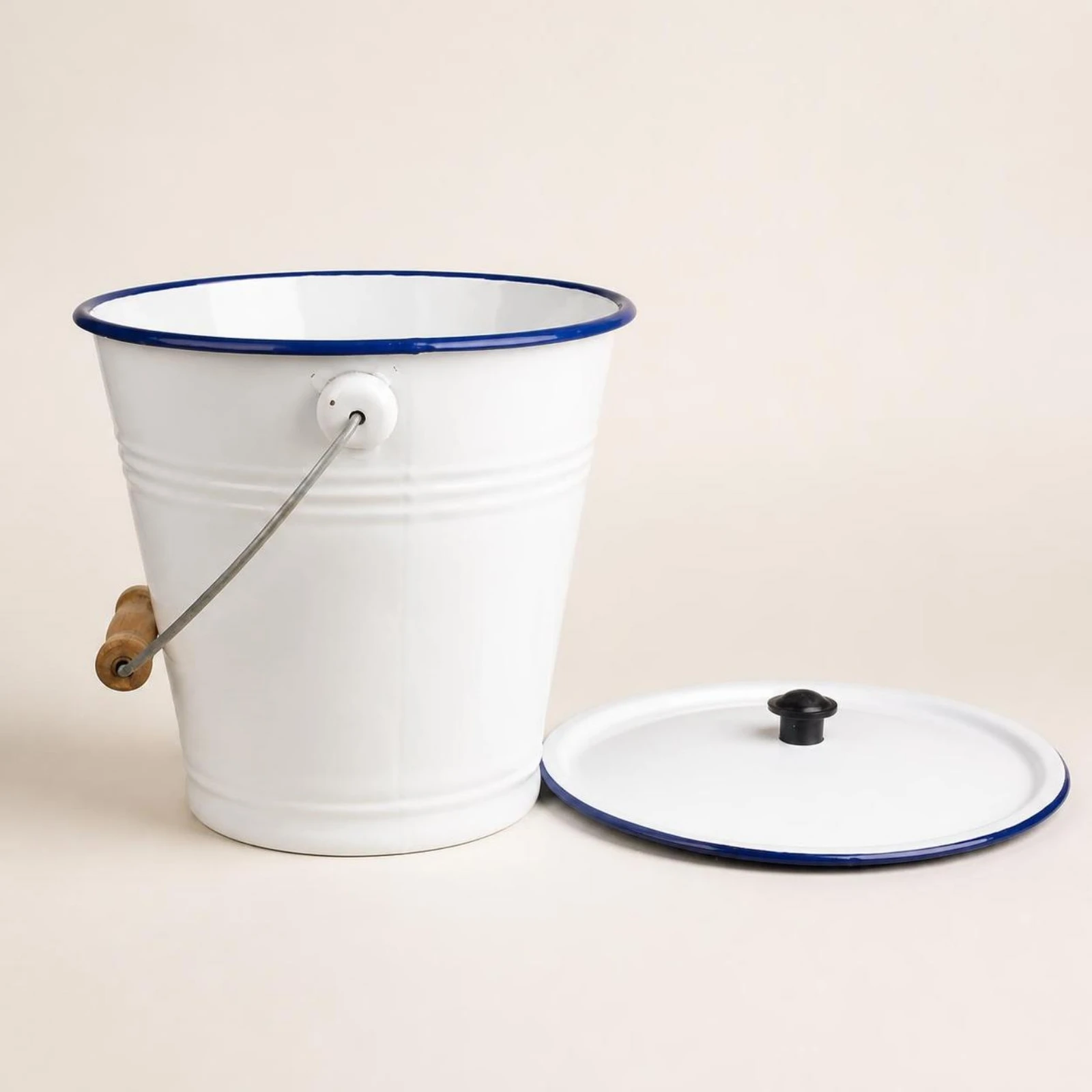 Enamel Pail with Lid Multipurpose Enamel Pail with Wooden Grip Covered Metal Pail Easy-Clean Metal Pail with Handle Long-Lasting