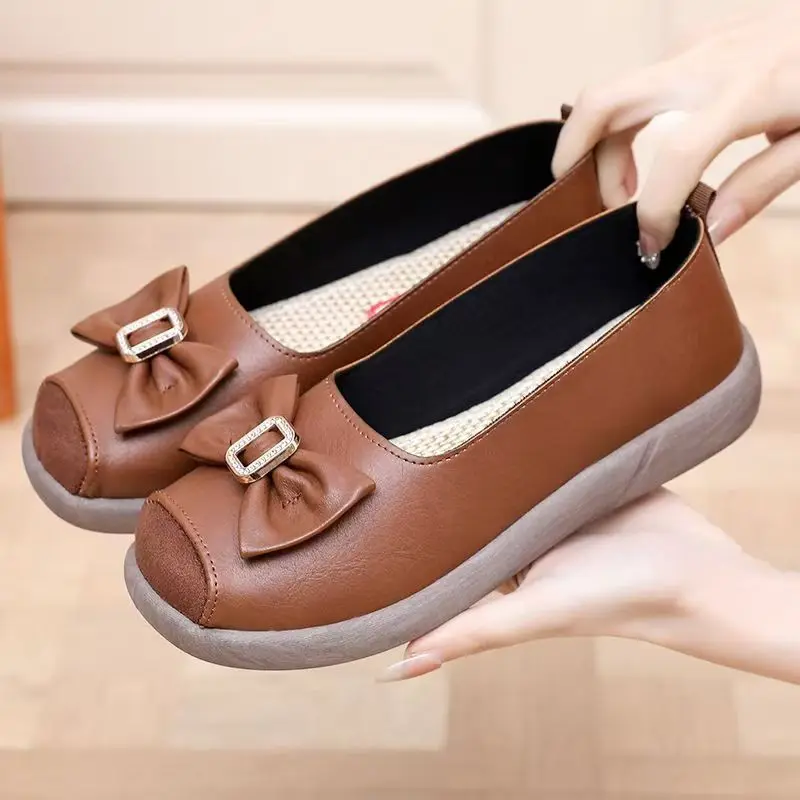 

Women Leather Flat sole Bowknot Casual Shoes Spring Autumn New Soft Sole Shallow Slip On Versatile Gommino Driving Shoes