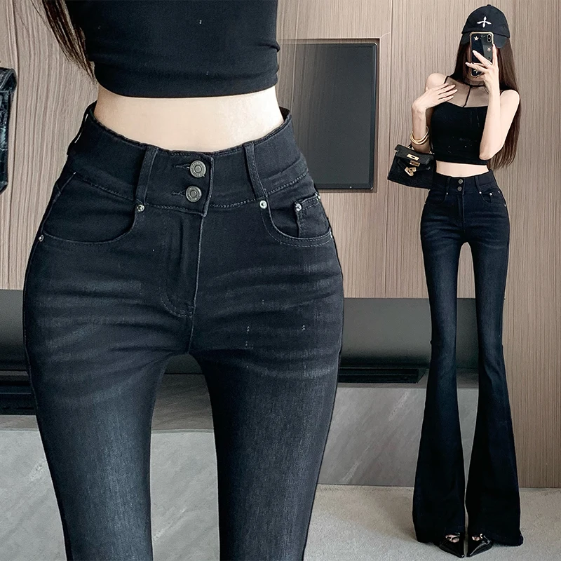 ハイウエストフレアジーンズ女性の黒デニムパンツ、お尻パッド付き、伸縮性のある床丈のズボン、韓国スタイルの秋のファッション