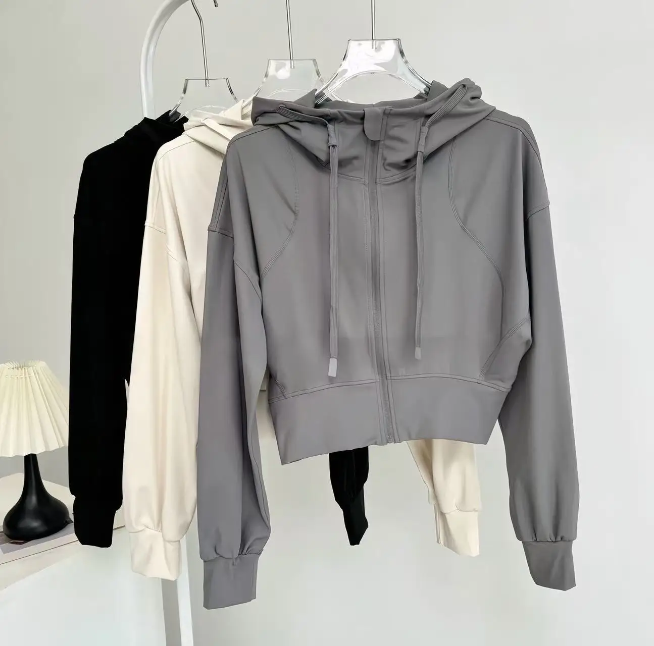 Women's Short Hooded Sports Jacket, Waist-Cinching Slimming Design, Zip-Up Cardigan Long-Sleeve Top Yoga and Fitness Wear Jacket