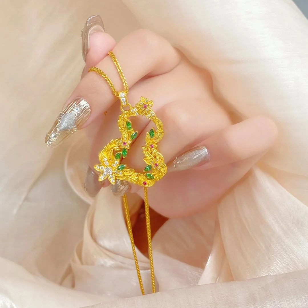 Neu im Gerichtsstil mit grünem Diamant-Kürbis-Anhänger, aushöhlen, exquisite Blumen-Halskette, leichte Luxus-Kragenkette, Hochzeitsschmuck