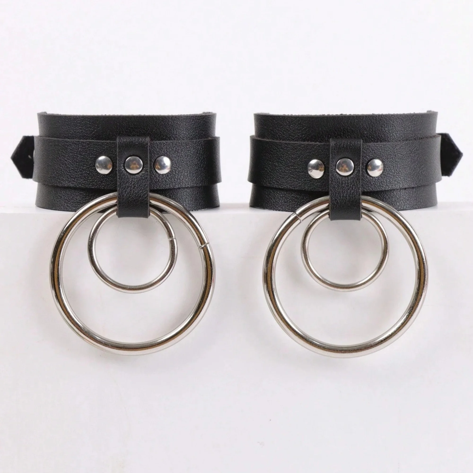 1 Paar stilvolle Knöchelriemen aus Metall mit Ringen | Fußkettchen aus PU-Leder | Dating-Accessoire
