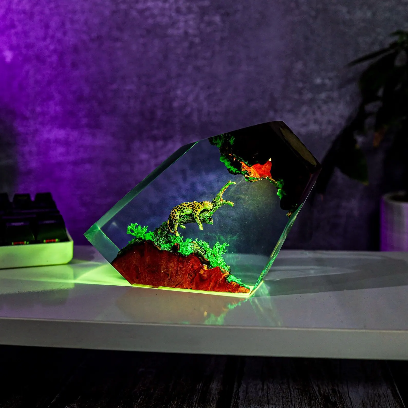 

New Leopard Resin Table Light Design Underwater World Epoxy Resin Table Lamp Art Decor Night Light Home Gift