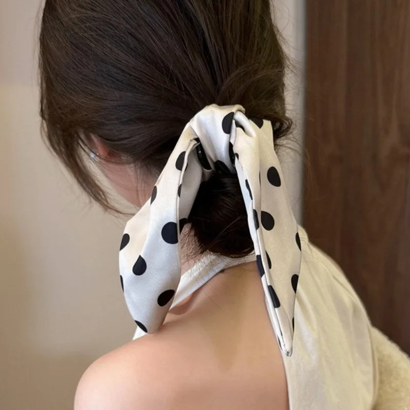 

Fashionable Polka Dot Fabric Hair Clips for Women Black Small Claw Clip Hair Accessories