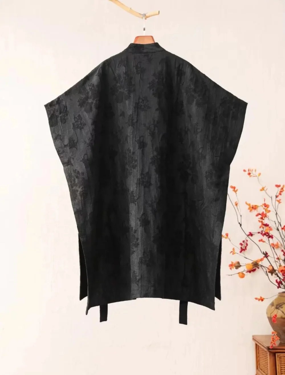 Women's winter shawl Black jacquard rayon loose Large size tops Chinese style embroidery vintage cloak luxury coats