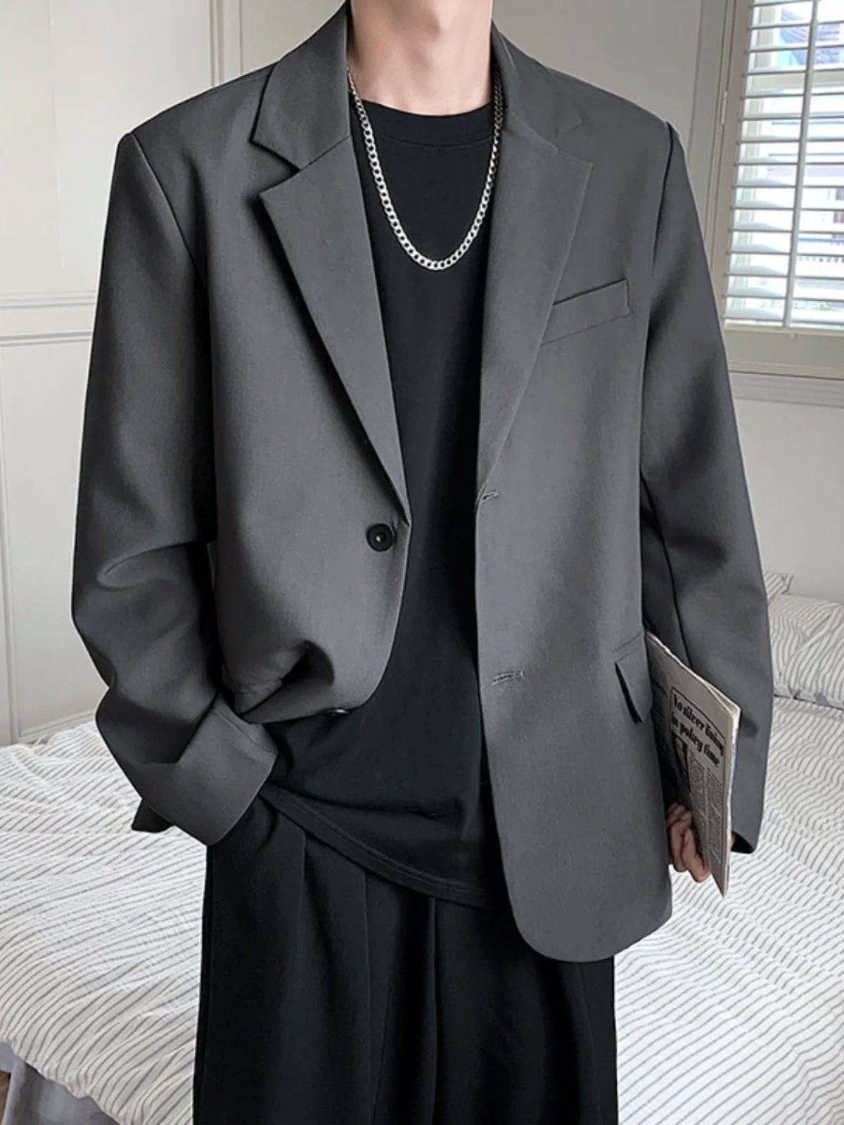 

Мужской пиджак с подплечниками, весенне-осенний, повседневный, молодежный, из искусственной кожи, с длинными рукавами, стандартный крой, на двух пуговицах