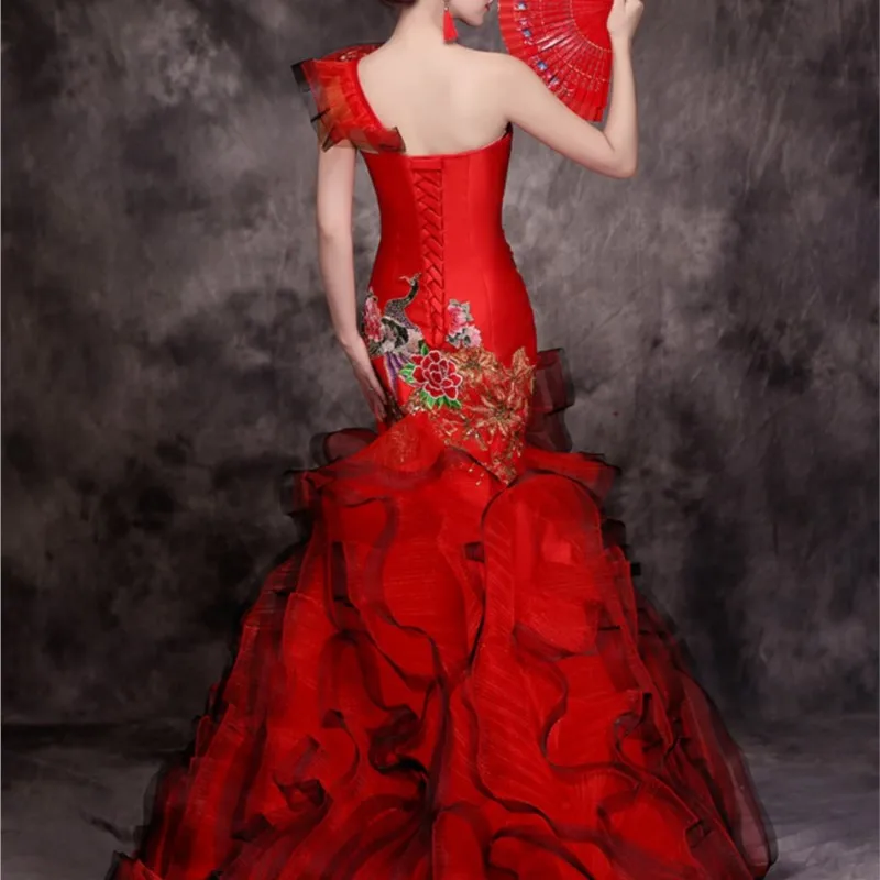 Chinese style single shoulder tail embroidery model catwalk performance banquet dress test