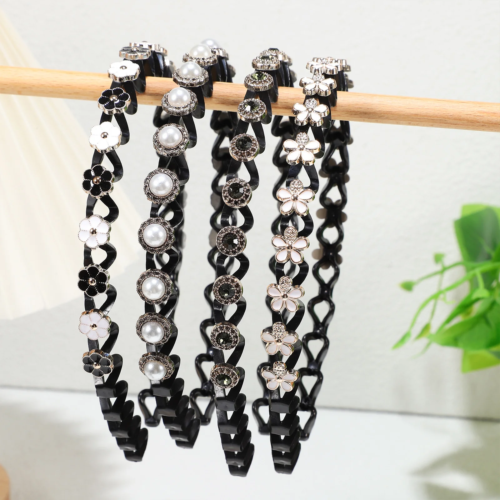 

8Pcs Wavy Plastic Pearl Hairbands Hair Accessories Fashion Headbands for Women Teens Head Bands for Women's Hair