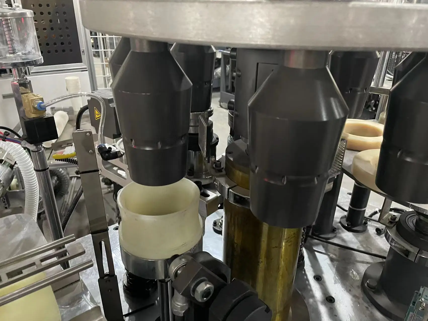 High Speed Disposable 2-16Oz Paper Cup Forming Machine 4kw Tea And Coffee Paper Cup Making Machinery Production Line