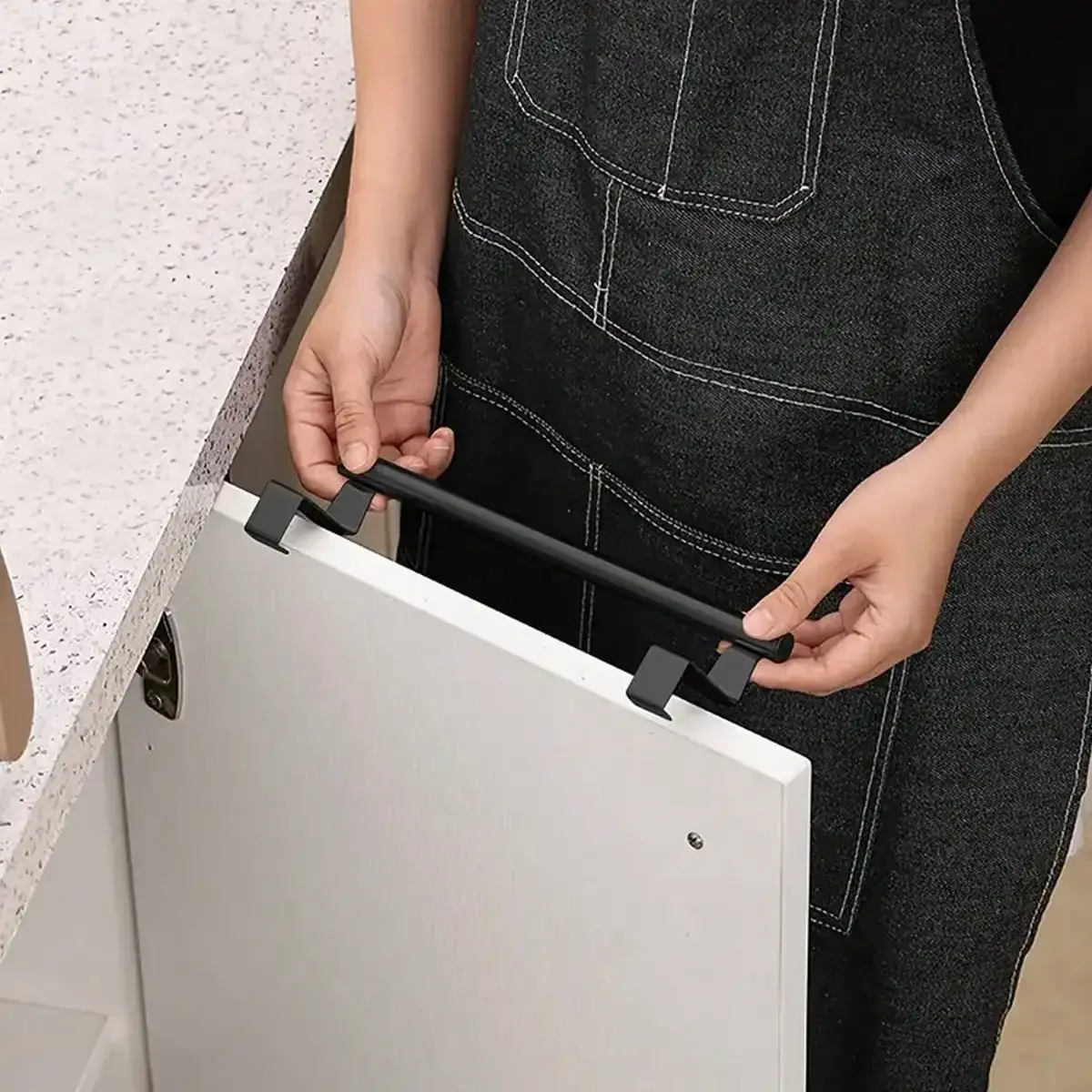 1pc Stainless Steel No Drilling Stretchable Towel Rack, Kitchen Cabinet Door Back Cloth Hanger