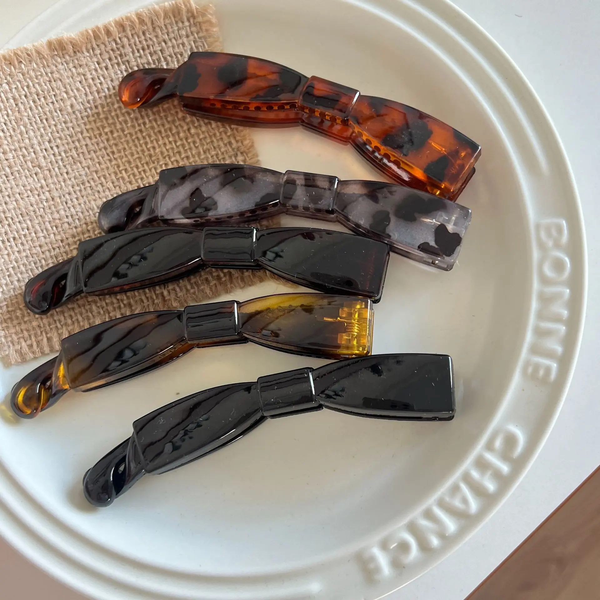 Acetate Leopard Print Banana Hair Clip for Women Anti Slip Twist Clip Simple Temperament Ponytail Clip Hair Styling Accessories