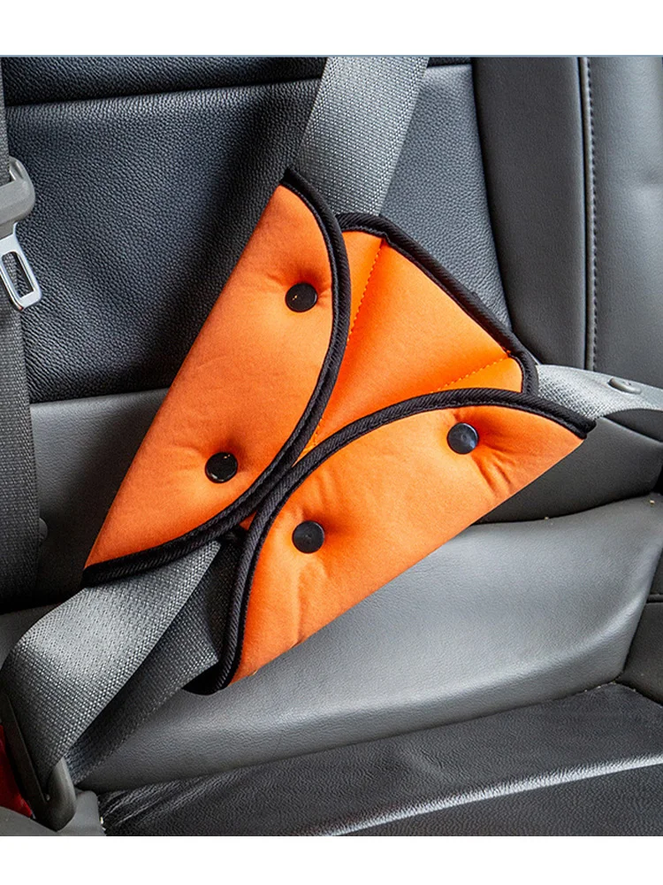 Car Child Safety Belt Triangle Holder, Made of Environmentally Friendly Cotton, Can Be Adjusted to Prevent Strangulation.