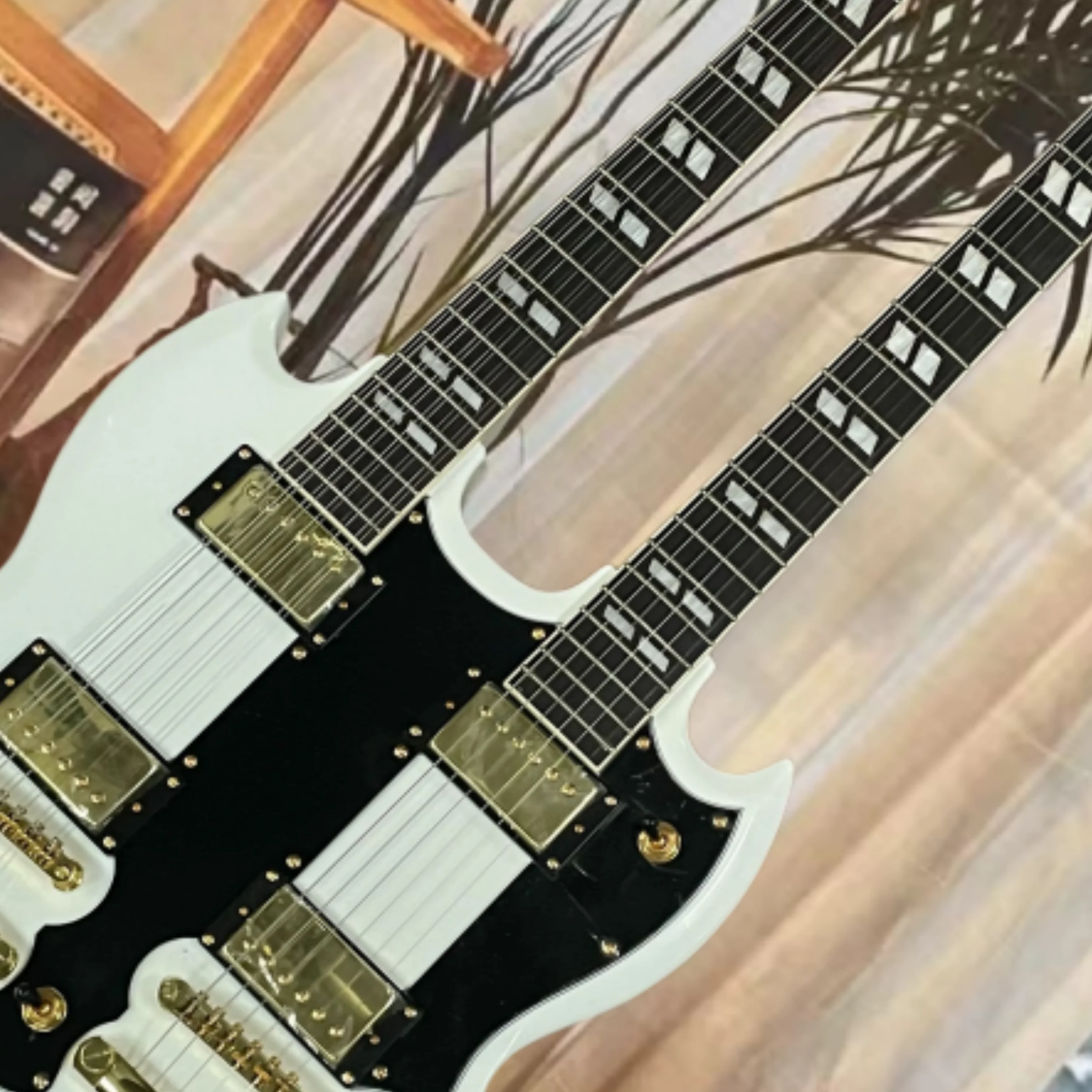 12+6 White Double-Head Electric Guitar with Black Pickguard and Full Gold Hardware Guitars– Professional Performance Guitarra