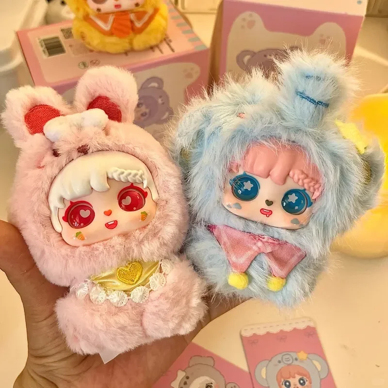 2025 Baby Three Sanmi Little Treasure Hand In Hand Serie Plüsch Blind Box Niedliches Mini Plüschtier Desktop Ornament Kawaii Spielzeug Geschenke
