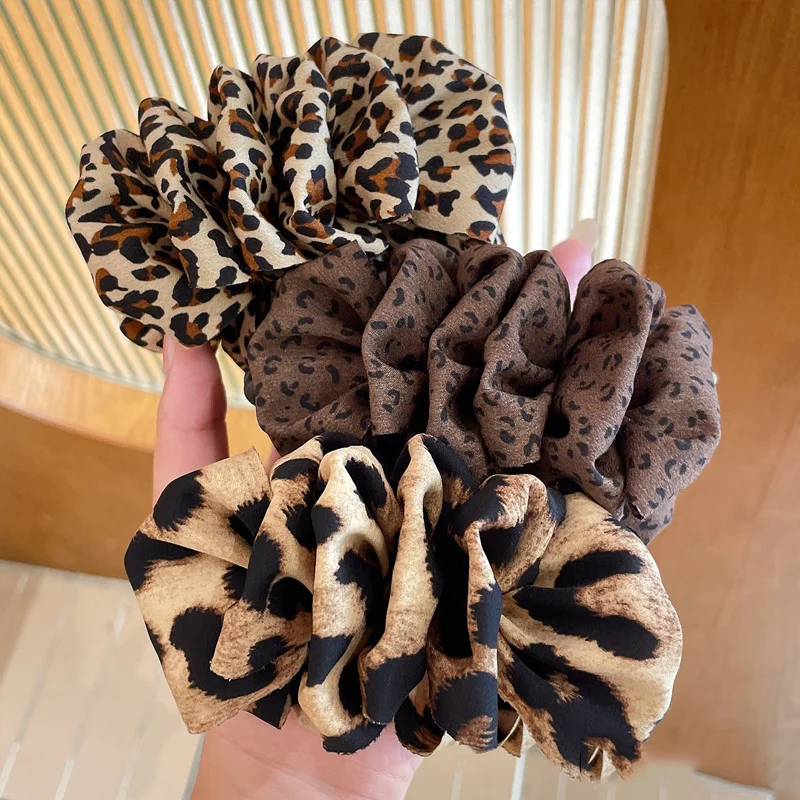 Retro Pleated Leopard Print Banana Clip for women Elegant Ponytail Clip Fashion Girls Back of The Head Hair Clip