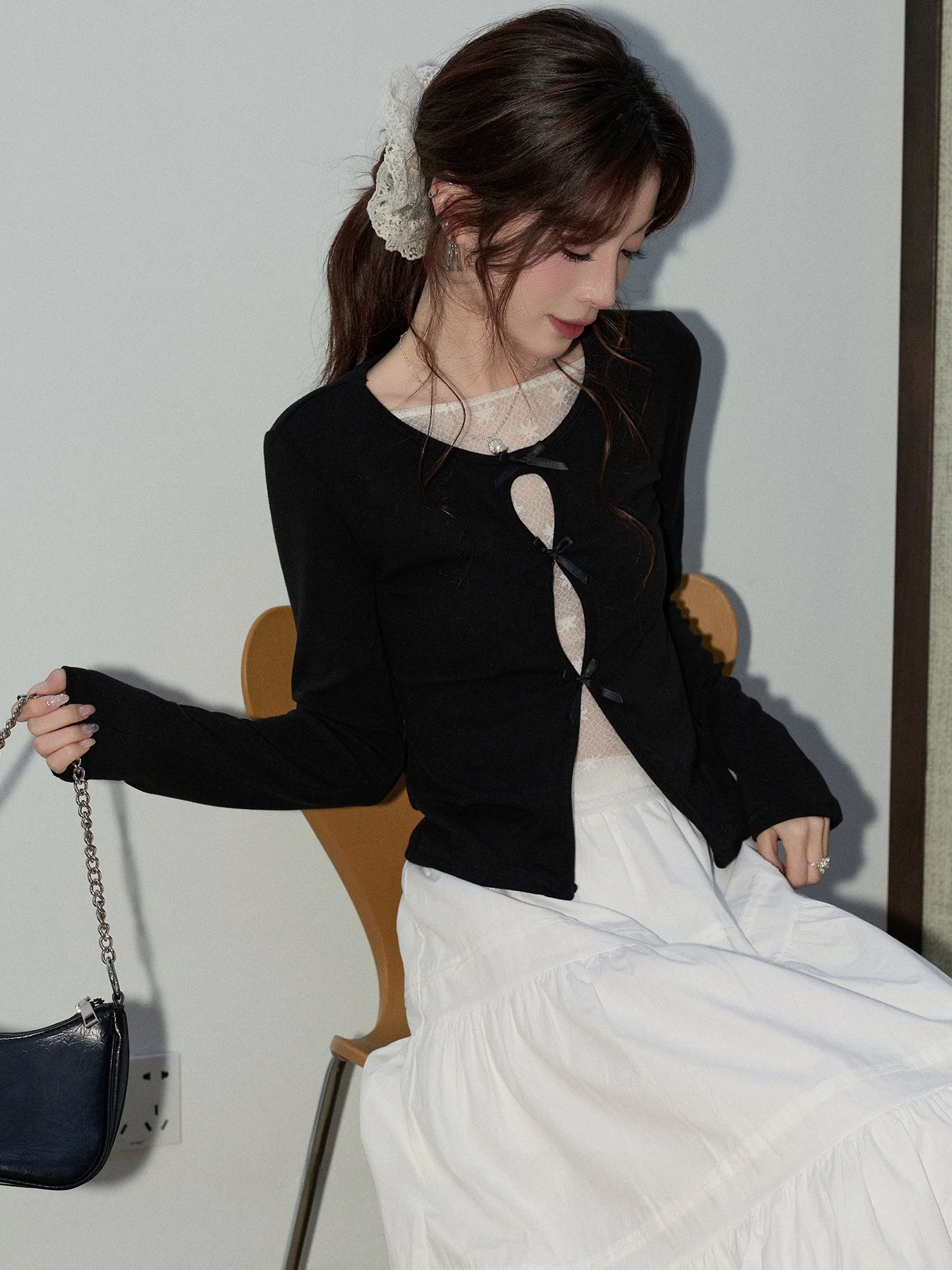 

Korean Sle Lace Splice T-irt Women's Early Spring Knot Hollow Design Base irt Top Soft Knitted Long Sve ro...