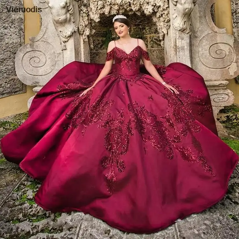

New 2021 Burgundy Quinceanera Dresses Ball Gown Satin Appliques Sexy Spaghetti Strap Backless Vestidos de 15 Formal Party Dress