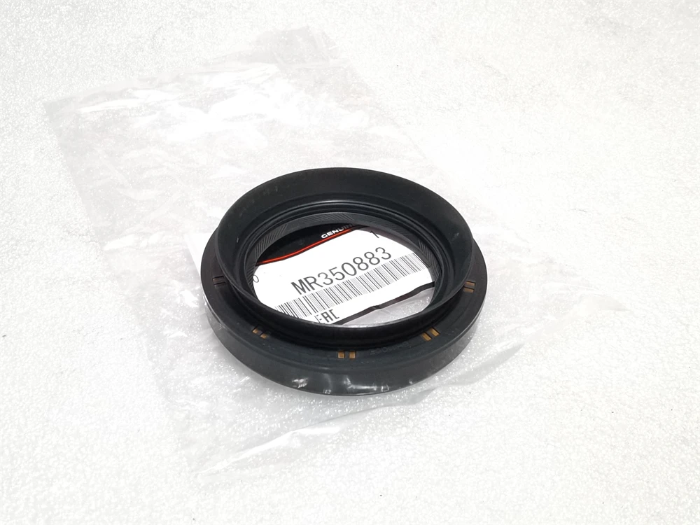 

Rear Axle Differential Side Oil Seal Rear Axle Shaft Oil Seal For Pajero Montero V63W V73W V77W V93W V97W V98W MR350883 BH1100E