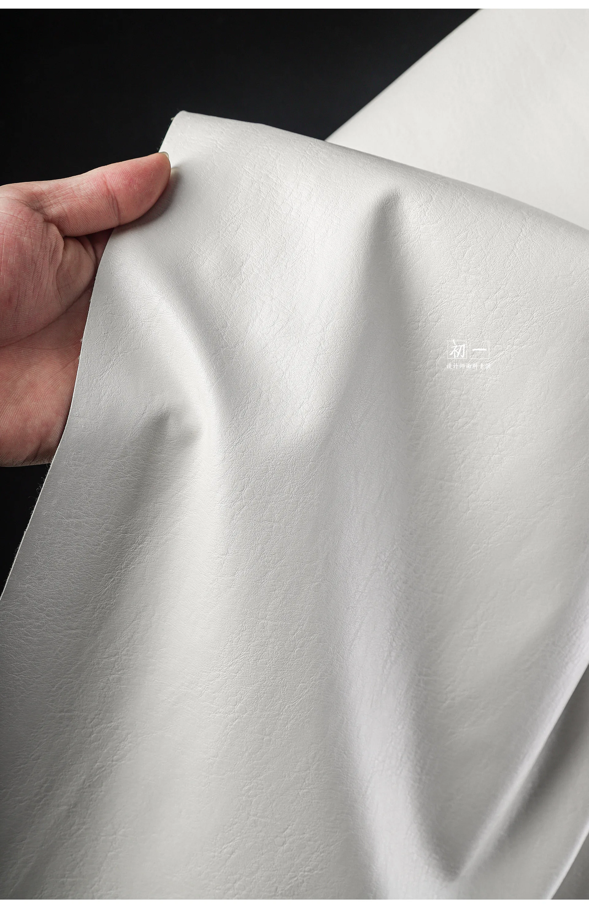 Mattes Rindsleder-Textur-Leder-Gewebe, verschleißfest, wasserdicht, PU-Simulationsleder, Designer-Gewebe für Trenchcoats – Detail 7