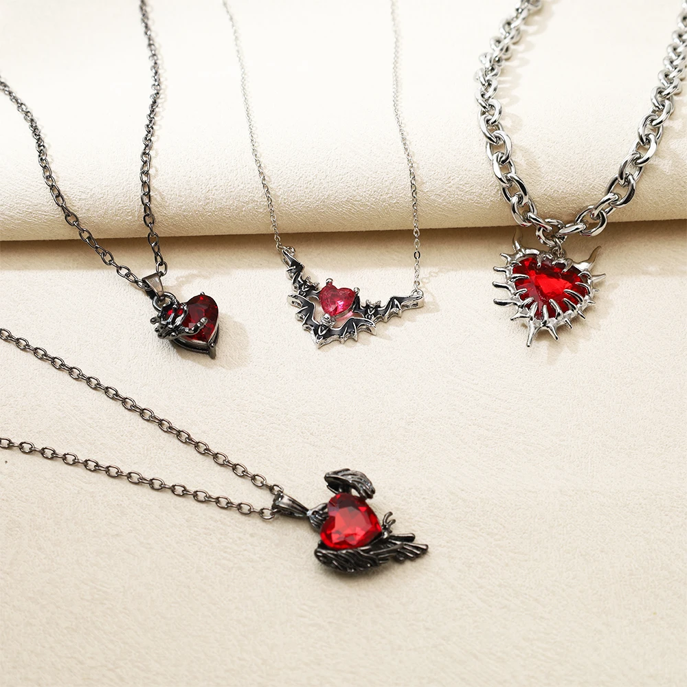 Gothic Punk Bat Wings Heart Shaped Pendant Necklace Dark Fantasy Style Women Fashion Jewelry Accessories Gifts