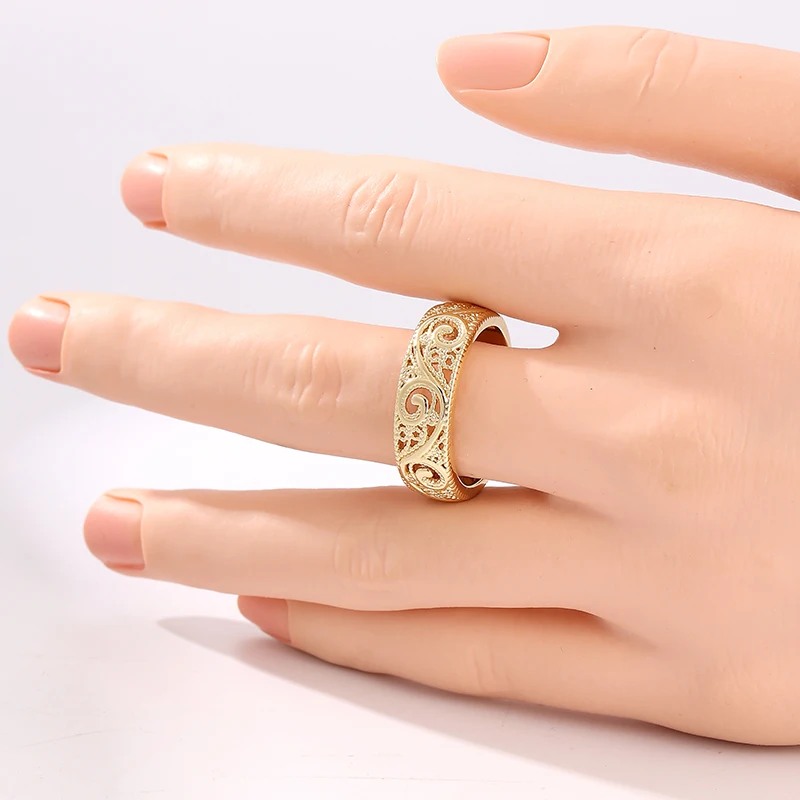 Klassischer handgeschnitzter Hohlspiral-Damenring aus goldfarbenem Metall mit geometrischem Design für den täglichen Gebrauch, Partyschmuck, Jubiläumsgeschenk. – Detail 1