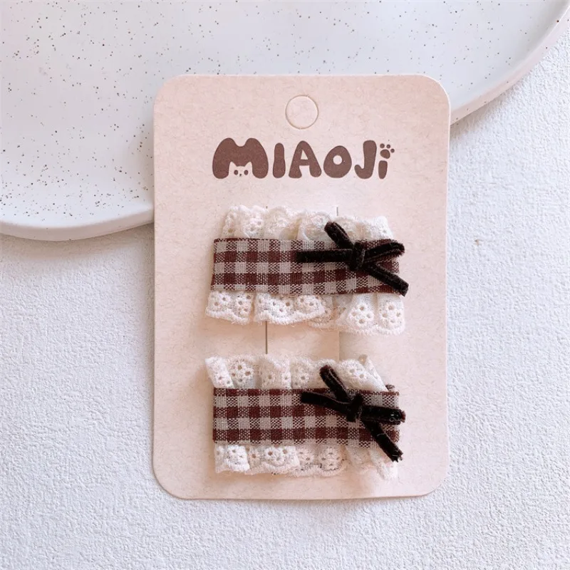 

Коричневые клетчатые заколки для волос с бантом, в форме сердца и цветка, для девочек, 2 шт., милые боковые заколки, нескользящие, не повреждают волосы, незаменимые для повседневного использования