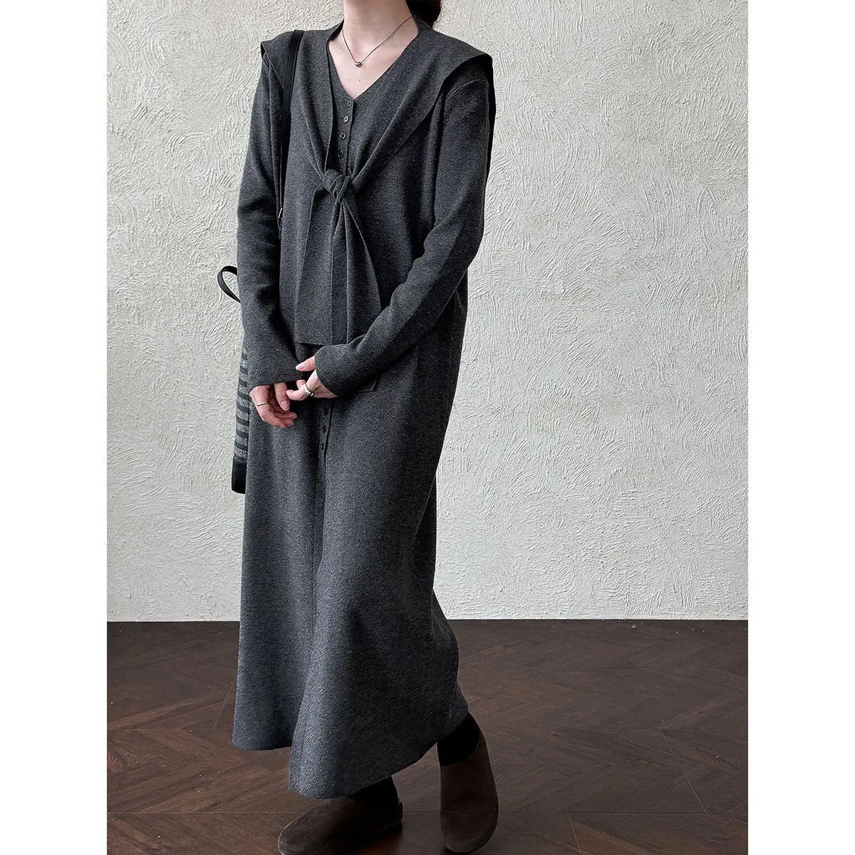 UMI MAO Retro Elegant Solid Color V-neck Long breasted Knitted Cardigan Women's Autumn New Collection Simple Long Coat
