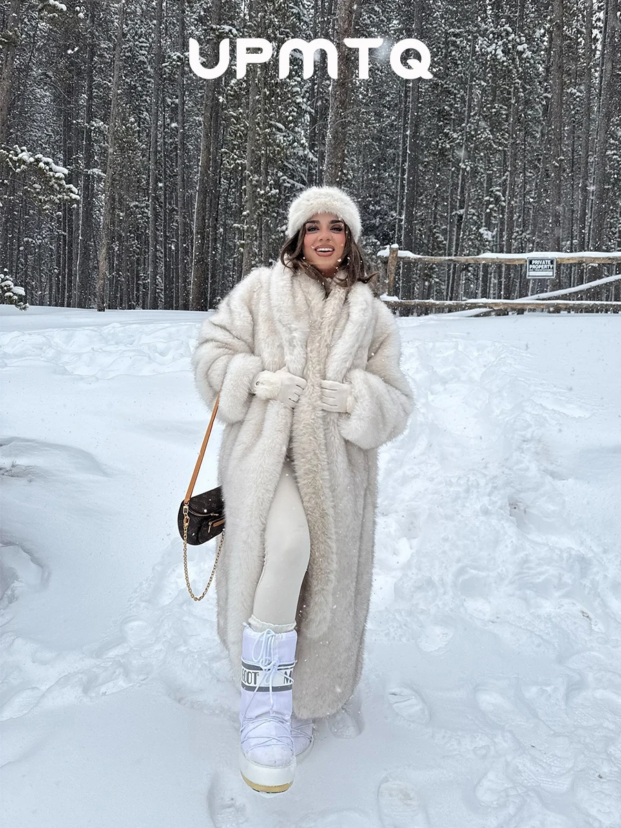 

Белое длинное пальто макси премиум-класса из искусственного меха с градиентом, эксклюзивный воротник-стойка, толстая теплая зимняя верхняя одежда, чистая посадка, наряд Old Money Vibe