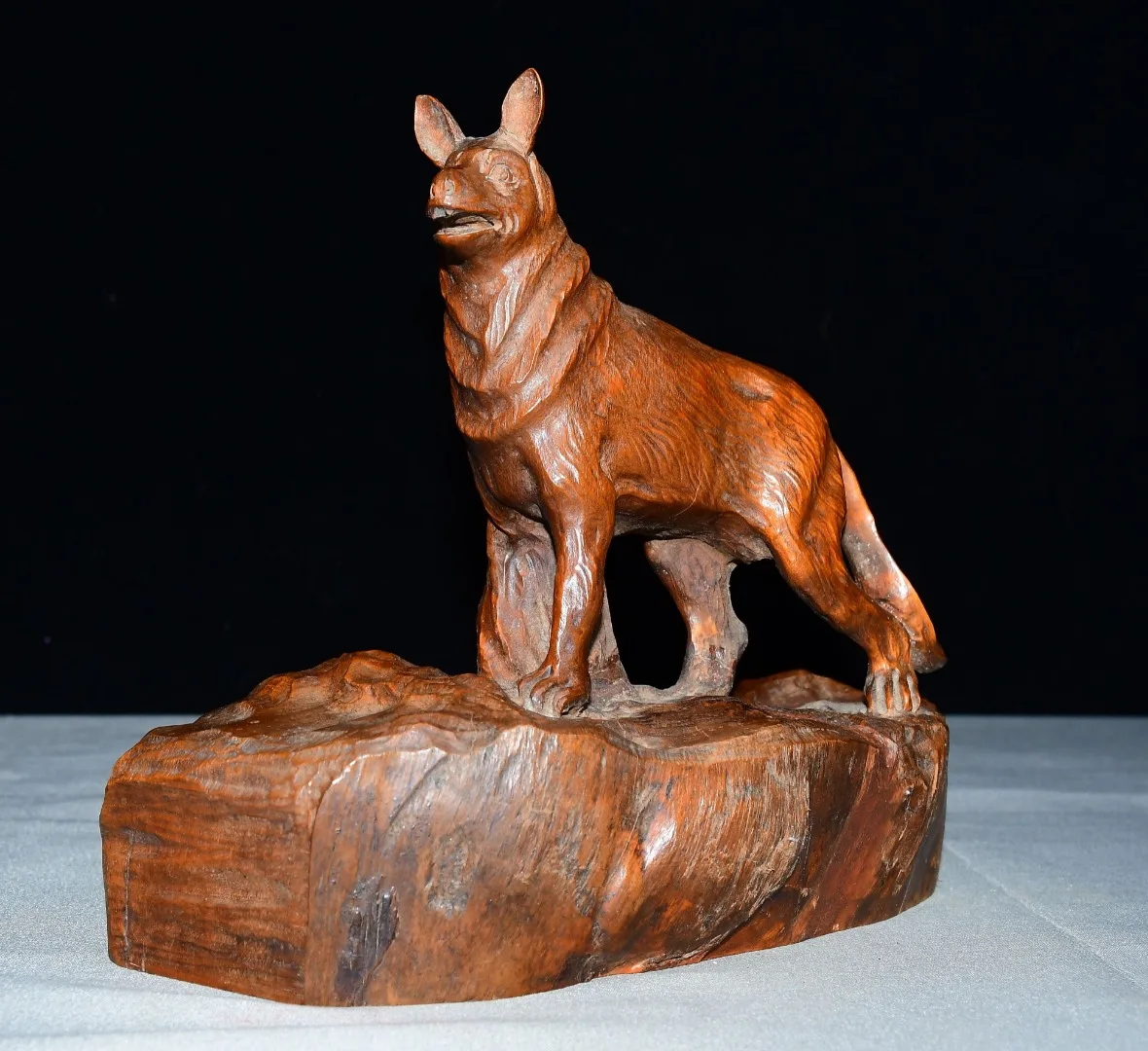 Old Boxwood Wolf statue wolfdog Wangwang Laicai Office Desk Wenfang Amass wealth Ornaments Town house