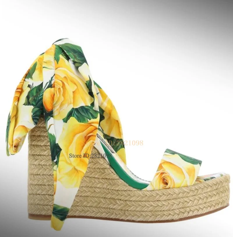 Zeppe di seta Charmeuse stampate floreali in raso giallo sandalo con tacco alto da donna fiori con tacco alto avvolgere la caviglia scarpe da spettacolo con fascia stretta