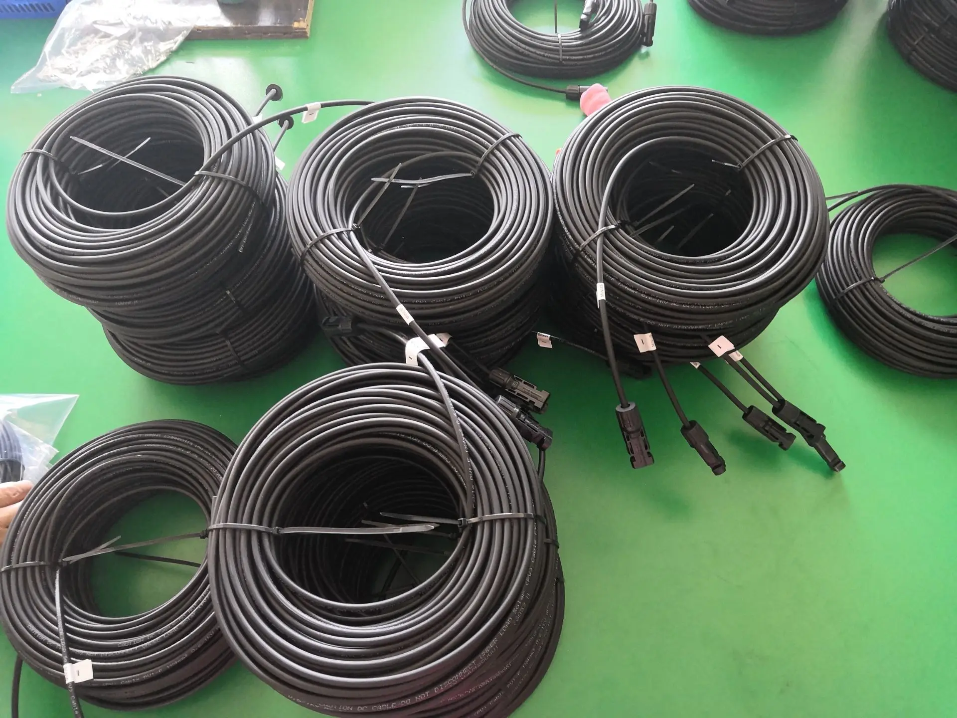 1M 3M 5m  TUV Solar PV CONNECTOR WIRE Cable  4mm2 6mm2 with connector Tinned-Copper Conductor 10 12 14AWG