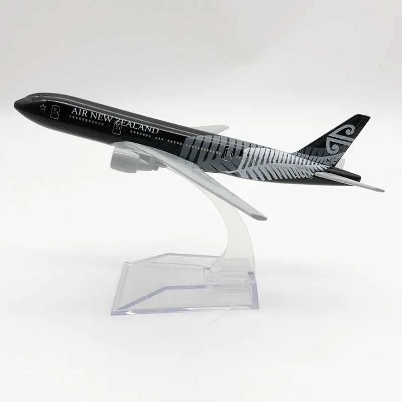 16cm B777 Souvenir Show Gift Air New Zealand 1:400 Scale 777 Aircraft Model with Base Alloy Plane Toy For Collectible Airplane