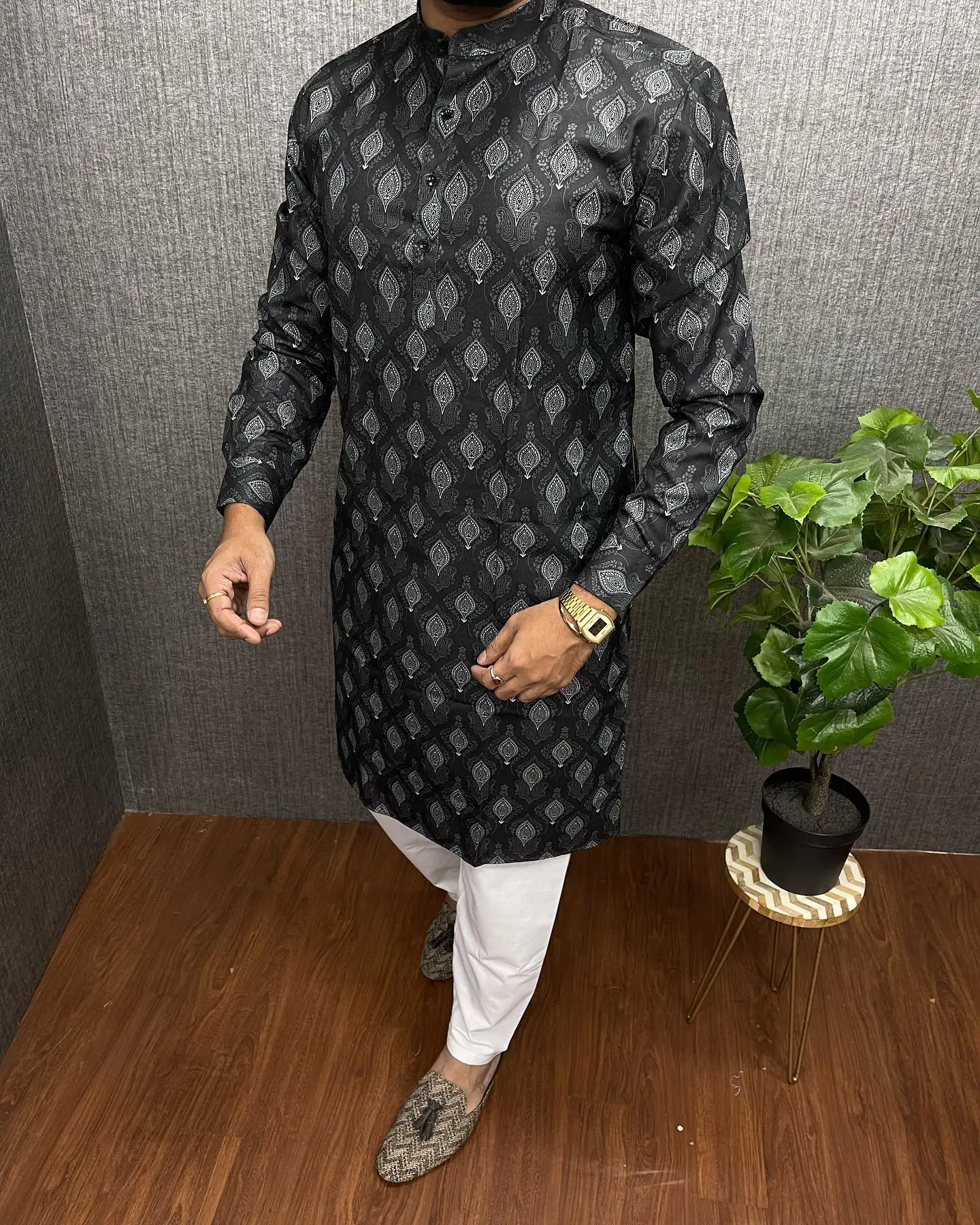 نسخة 2026 من نمط الشرق الأوسط رداء إسلامي شخصية برونزية متوسطة الطول بأكمام طويلة فستان عربي إسلامي للرجال #1