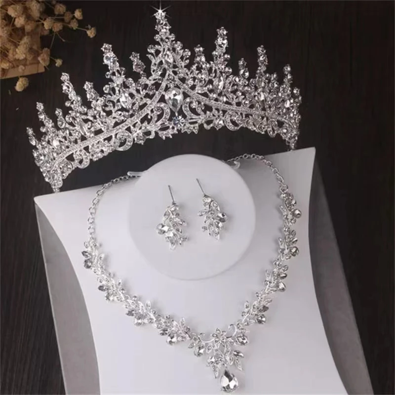 4 pezzi/set lussuosi orecchini con collane a corona set elegante set di gioielli per banchetti per festival di nozze con strass da sposa in