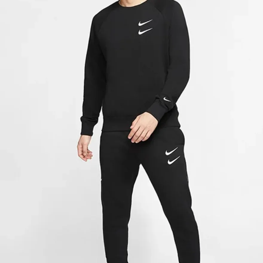 Nike Tee Felpa pullover girocollo con ricamo doppio gancio nero da uomo nera