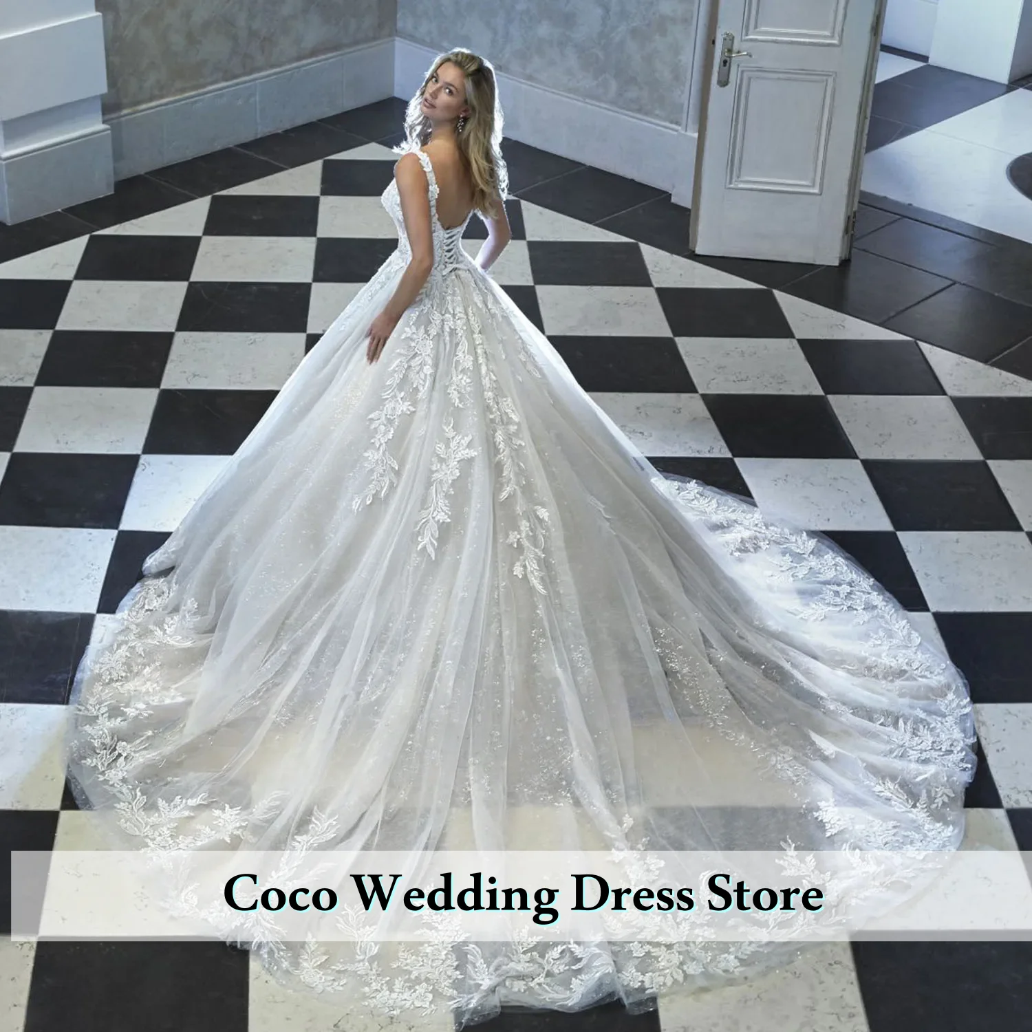 Maßgeschneidertes, exquisites Brautkleid in A-Linie mit Applikationen und Spitze, luxuriöses, mit Perlen verziertes, herzförmiges Spaghettiträger-Prinzessin-Brautkleid