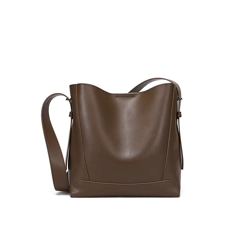 

Large bag for women new style messenger bag large capacity female genuine leather bucket bag woman commuter messenger bag C072