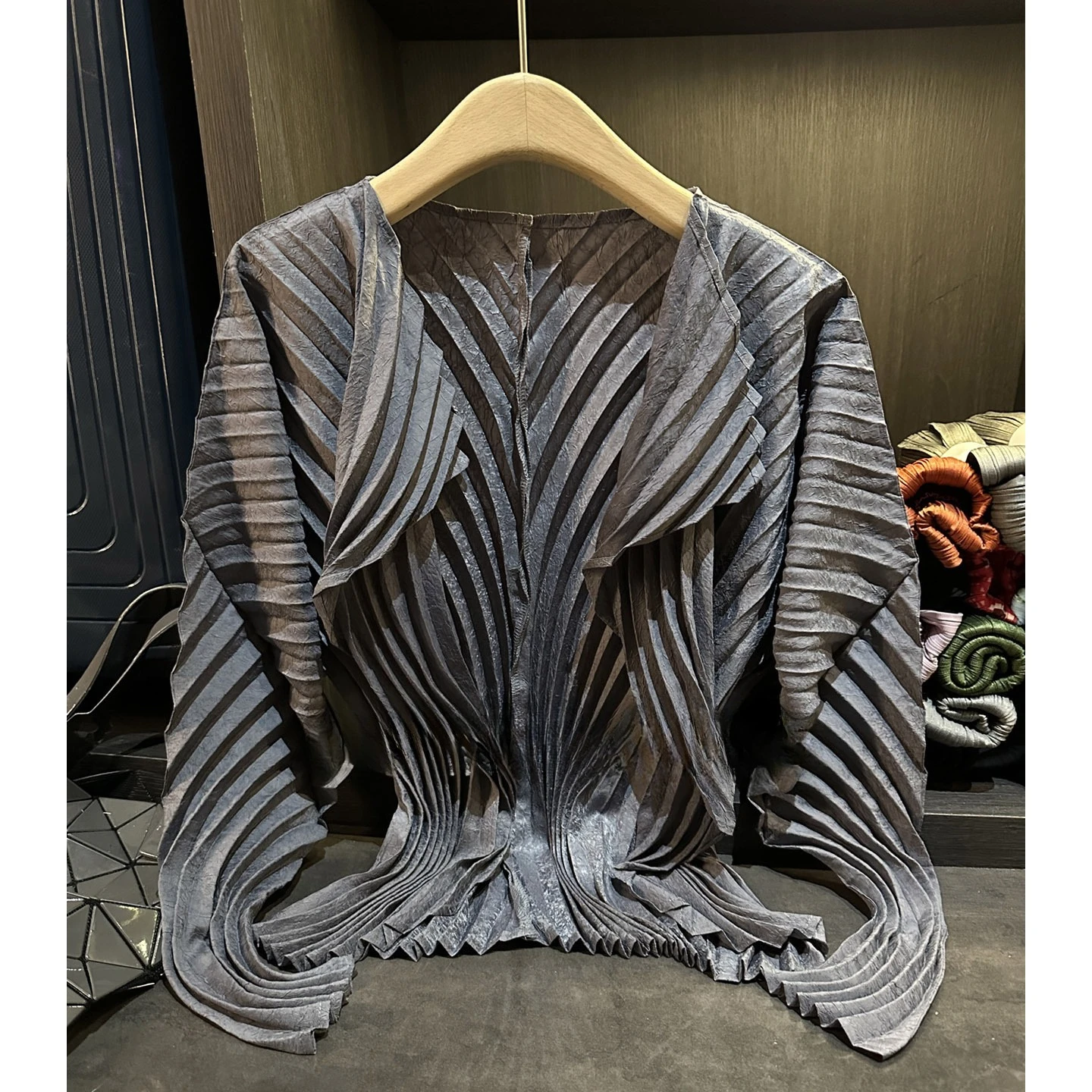 Miyake Pleated Autumn New Simple Solid Color Long Sleeved Women's Striped Pleated Collar Buttonless Cardigan Commuting Jacket