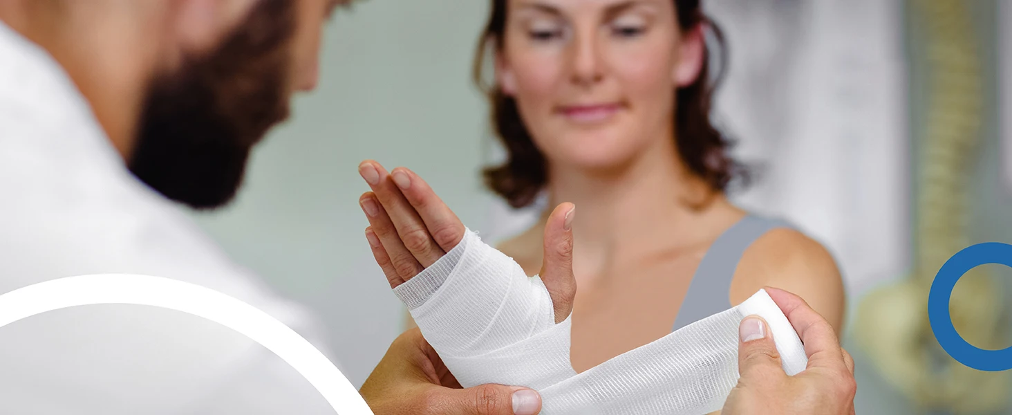 12 Rollen Mullbinde mit Klebeband, weicher, dehnbarer und atmungsaktiver Verband für Wundversorgung, Erste Hilfe und Sportbedarf – Weiß – Detail 26