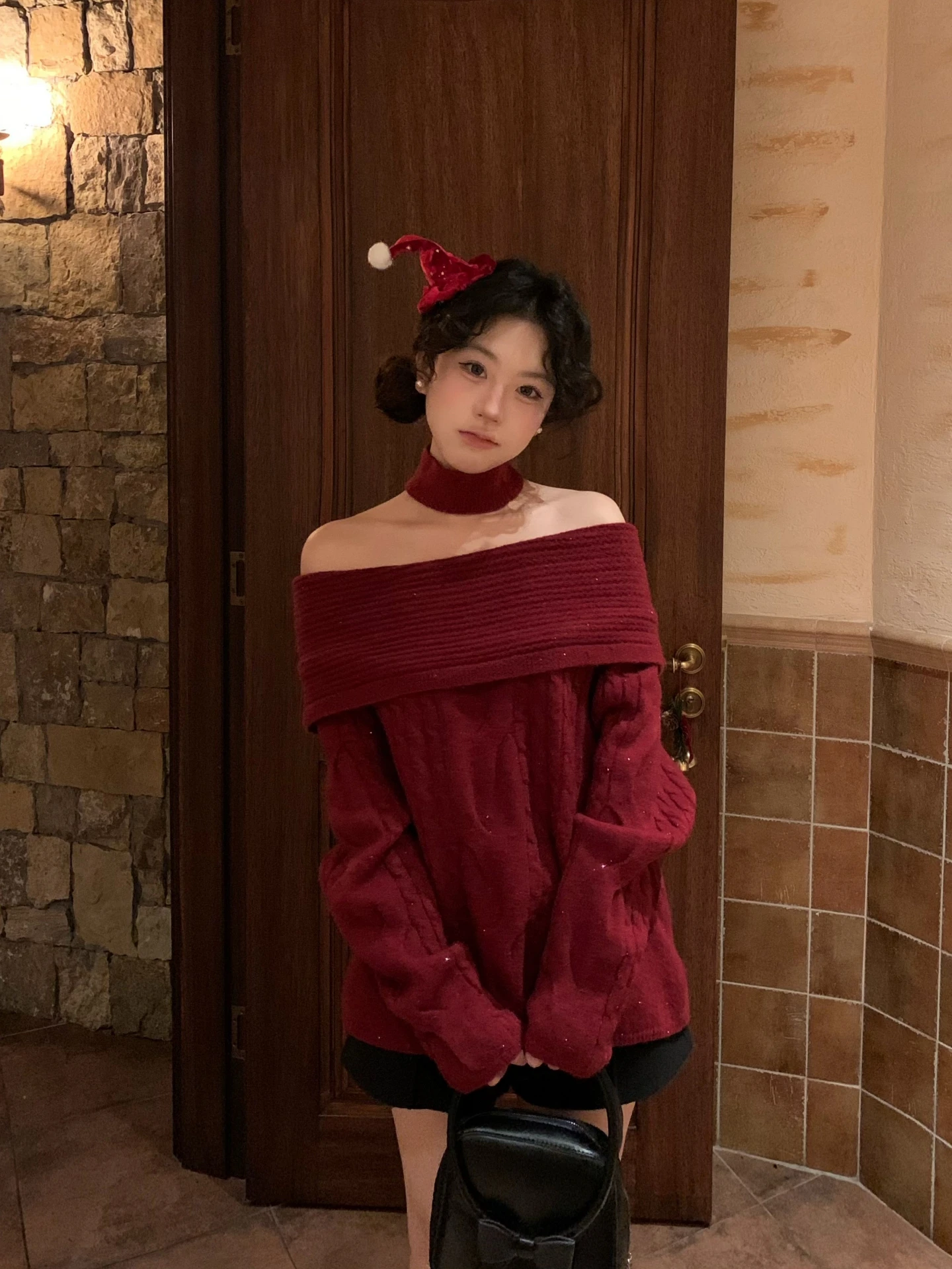 

Свитер Moby Pure Desire Sister, красный, с открытыми плечами, вязаный, тонкий, с эффектом иллюзии, с круглым вырезом, блестящий...