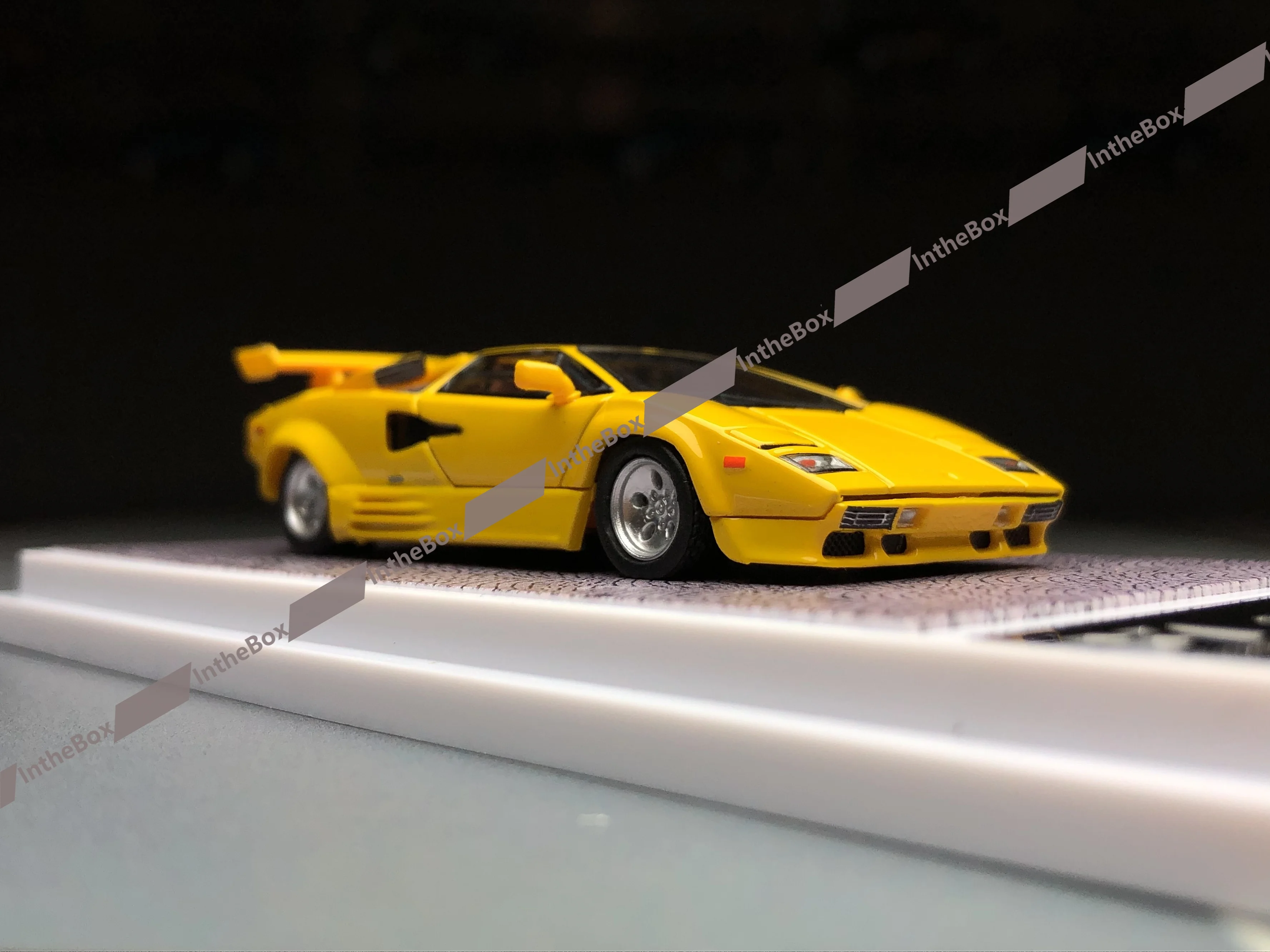 FindClassically FY Countach LP5000 QV amarillo 1:64 modelo fundido a presión colección de coches juguetes de Hobby de edición limitada