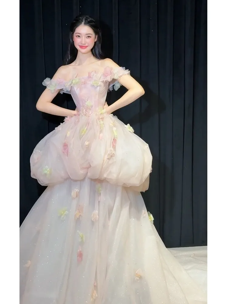 A light luxury dress for the morning gown and photo shoot on graduation student day coming-of-age ceremony