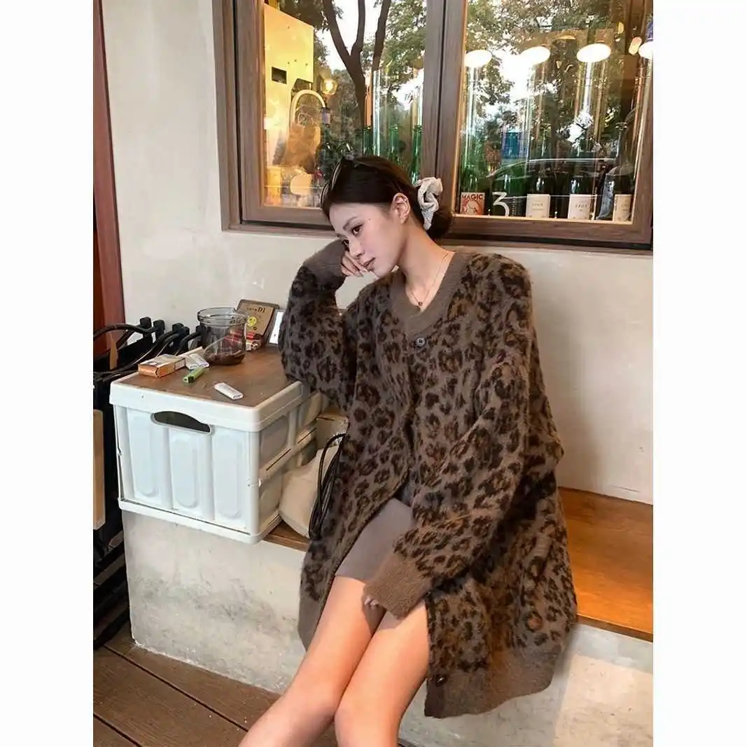 Women\'s Leopard Knitted Cardigan Round Neck Sweater