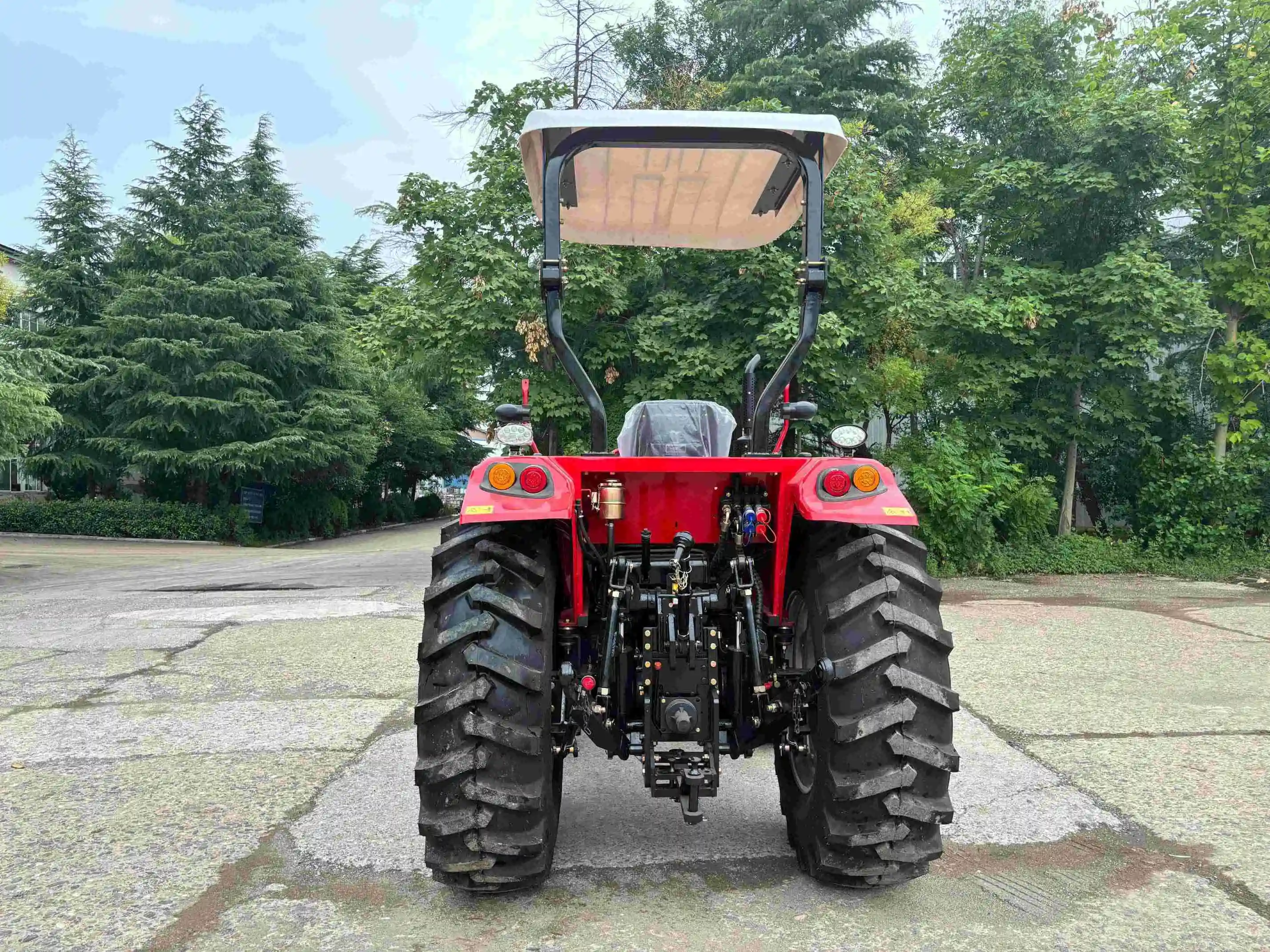 

50HP & 60HP Mini Agricultural Tractor with 4x4 Wheel Gear and Engine Core Components for Farm Use on Sale