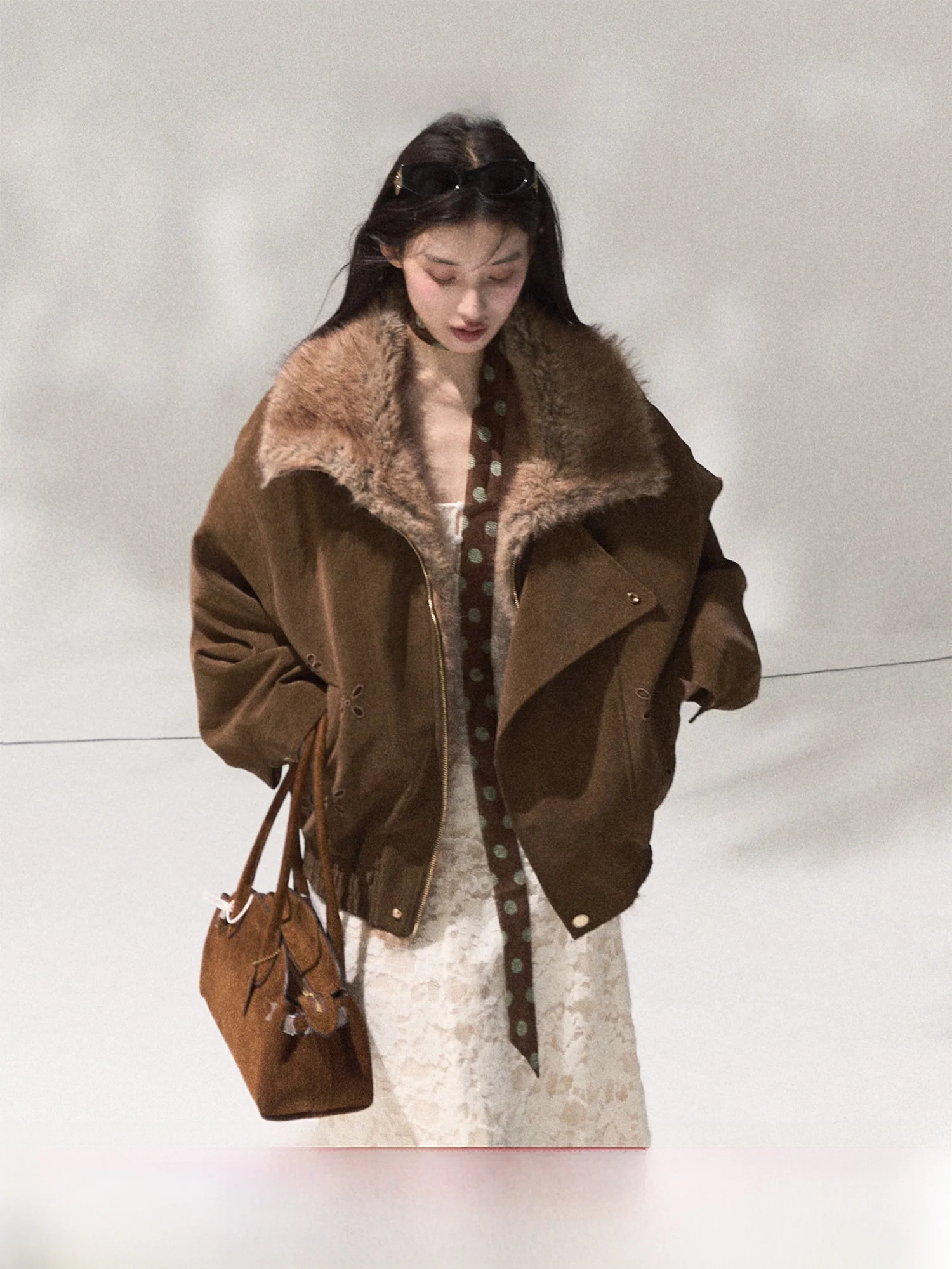 

OAKMOO женская теплая верхняя одежда ort Thi с меховым воротником Jaet, повседневная одежда свободного покроя, длинная застежка на пуговицах, осень-зима